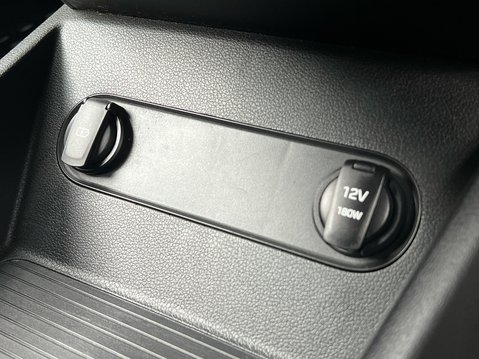 Hyundai KONA PREMIUM 37