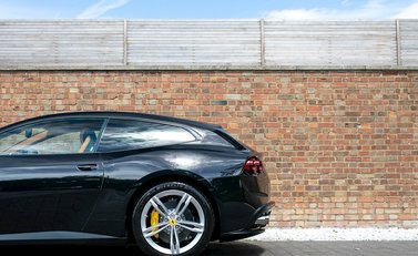 Ferrari GTC4 Lusso 9