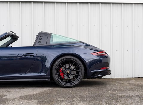 Porsche 911 Targa 4 GTS (991.2) 28