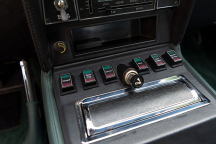 Aston Martin V8 Vantage ”Fliptail” Manual 22