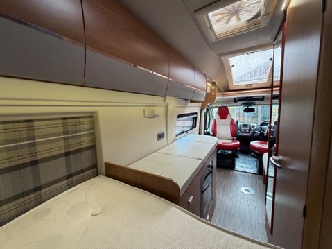 Auto-Trail V-Line 620 AUTOMATIC FIXED BED 26
