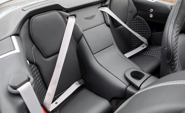 Aston Martin Vanquish Volante 15