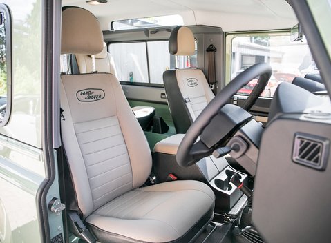 Land Rover Defender 90 Heritage 12