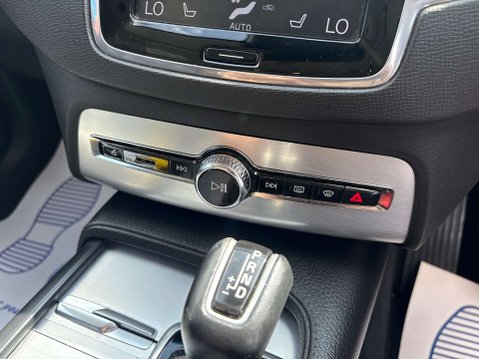 Volvo XC90 2.0 D5 PowerPulse Momentum SUV 5dr Diesel Auto 4WD Euro 6 (s/s) (235 ps) 24