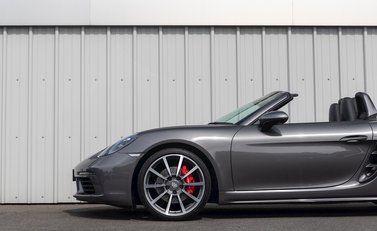 Porsche 718 Boxster S 26