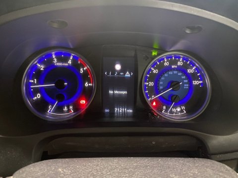 Toyota Hilux INVINCIBLE 4WD D-4D DCB 12