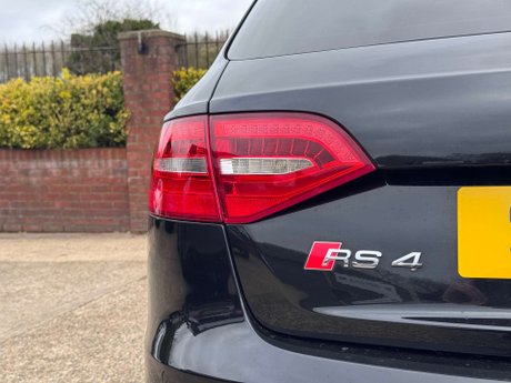 Audi RS4 4.2 RS 4 FSI Quattro Auto 4WD 5dr 19