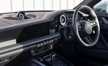 Porsche 911 Carrera 4S (992) 17