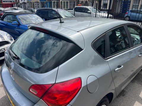 Vauxhall Astra 1.4 16v Exclusiv Euro 5 5dr 12