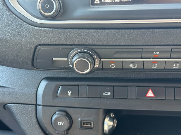 Vauxhall Vivaro SWB L1H1 Low Roof Pro 2700 Air Con Cruise Sensors EURO 6 31