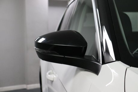 Volkswagen T-Roc DESIGN TSI 33