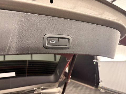 Volvo XC40 1.5h T5 Twin Engine Recharge 10.7kWh Inscription Pro Auto Euro 6 (s/s) 5dr 38