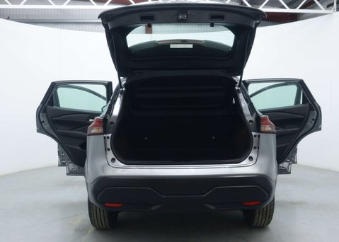 Nissan Qashqai 1.3 DIG-T MHEV Acenta Premium SUV 5dr Petrol Hybrid XTRON Euro 6 (s/s) (158 55