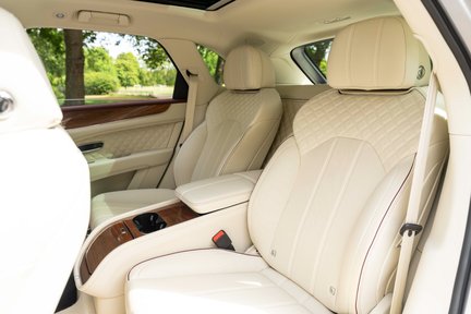 Bentley Bentayga V8 29