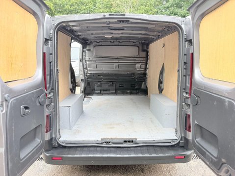 Renault Trafic 1.6 dCi ENERGY 27 Sport Nav Panel Van 5dr Diesel Manual SWB Standard Roof E 15