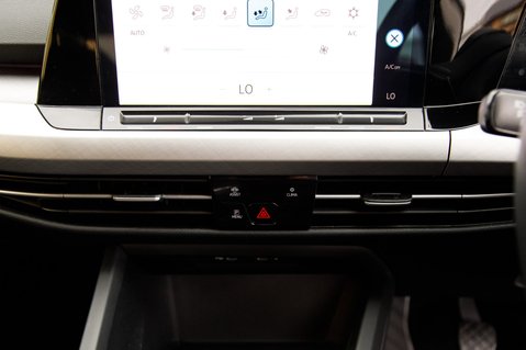 Volkswagen Golf LIFE TSI 33