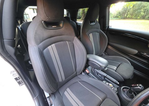 Mini Hatch 2.0 Cooper S Sport Auto 3dr 29