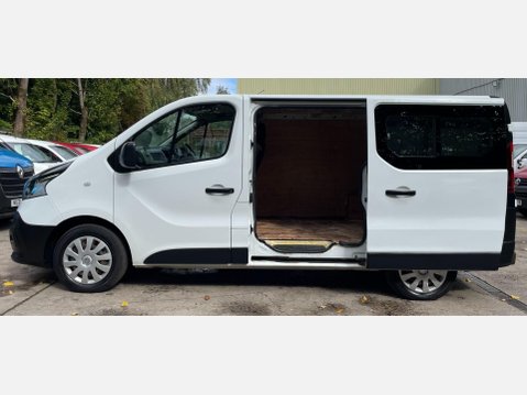 Renault Trafic 1.6 dCi 27 Business SWB Standard Roof Euro 6 5dr 12