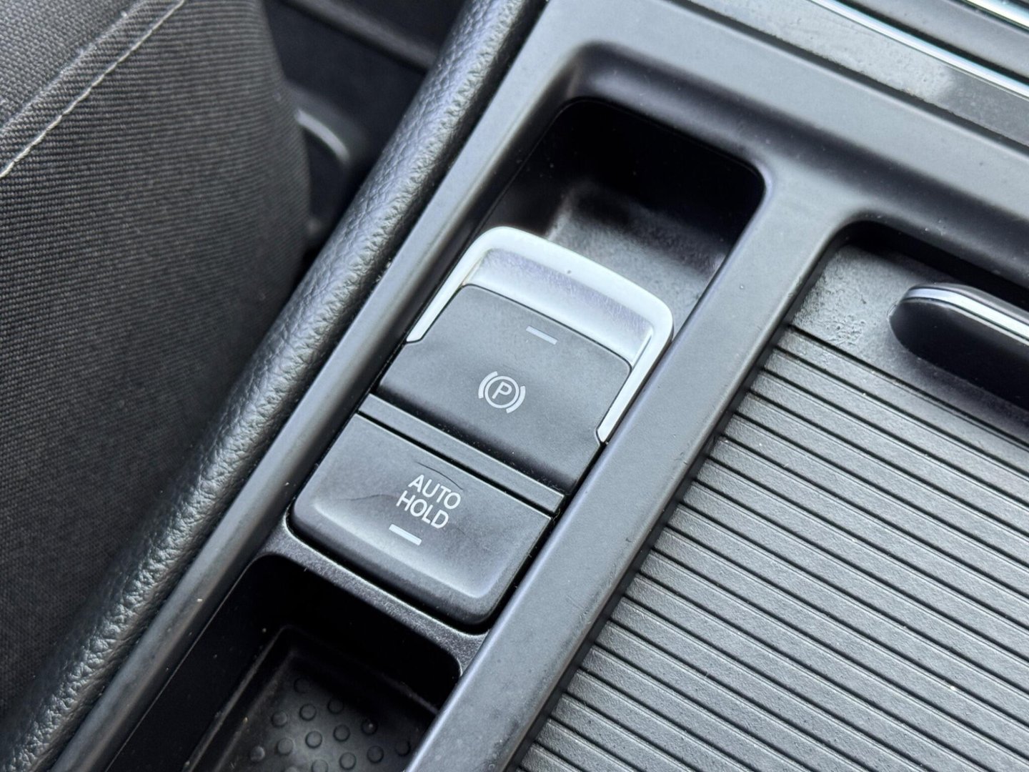 2016 Volkswagen Golf — image 32