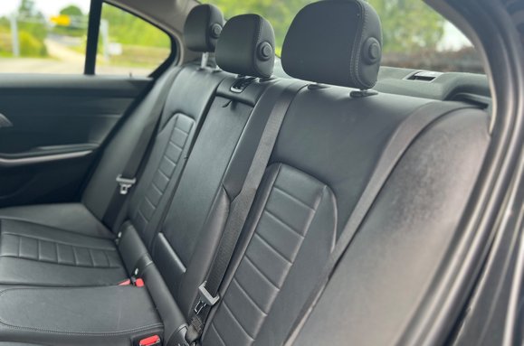 BMW 3 Series 318D SPORT 38