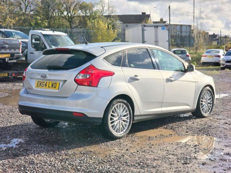 Ford Focus 1.6 Zetec Navigator Hatchback 5dr Petrol Powershift Euro 5 (125 ps) 17