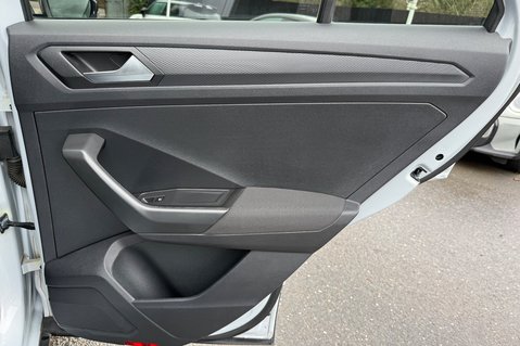 Volkswagen T-Roc SEL TSI EVO DSG -WHITE SILVER -PAN ROOF -CAMERA -WINTER PACK  33