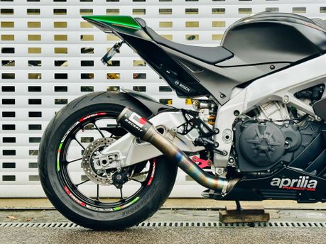 Aprilia RSV 1.1 RSV 4 1100 Factory 