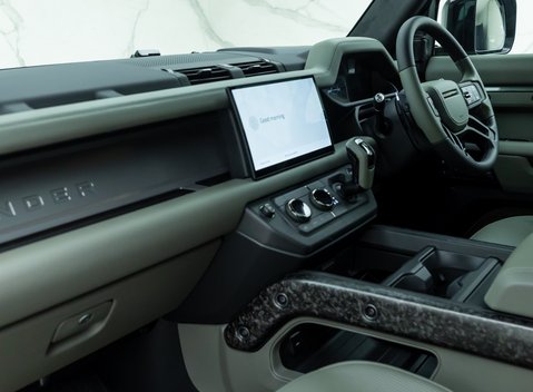 Land Rover Defender 110 OCTA EDITION ONE 23