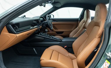 Porsche 911 GT3 Touring (992) 28