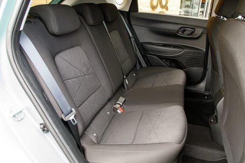 Hyundai BAYON T-GDI PREMIUM MHEV 40