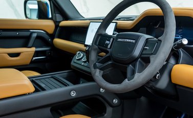 Land Rover Defender 110 V8 P525 10
