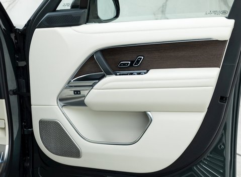 Land Rover Range Rover P440e Autobiography LWB PHEV 21
