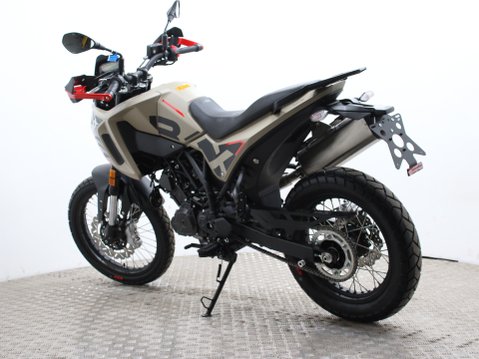 Benelli BKX 125 11