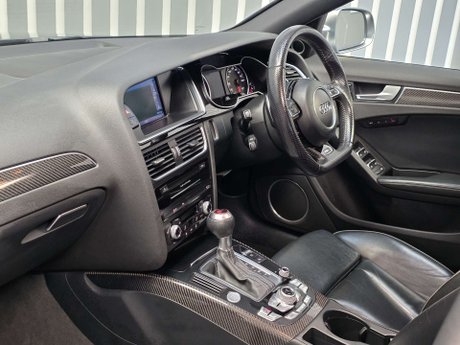 Audi RS4 4.2 FSI V8 Estate 5dr Petrol S Tronic quattro Euro 5 (450 ps) 8