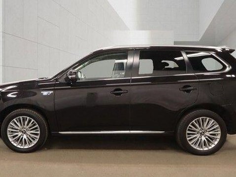 Mitsubishi Outlander PHEV JURO 3