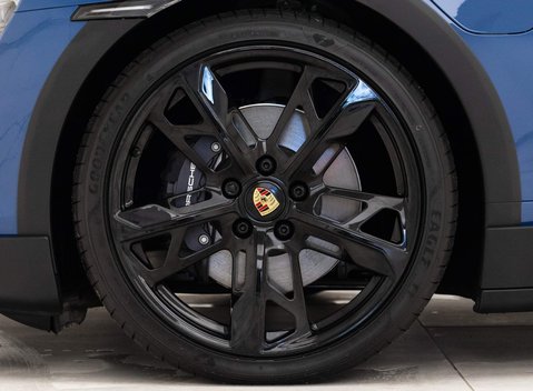 Porsche Taycan 4 CROSS TURISMO 16