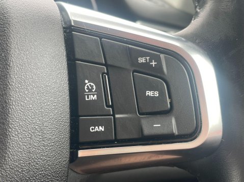 Land Rover Discovery Sport 2.0 eD4 SE Euro 6 (s/s) 5dr (5 Seat) 33