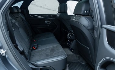 Bentley Bentayga V8 S 17