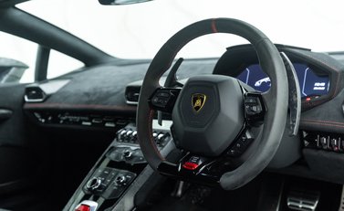Lamborghini Huracan LP 640-4 PERFORMANTE 8