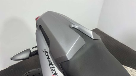 Triumph Street Triple R 2014 ONLY 15K NEW MOT ARROW EXHAUST VERY CLEAN NAKED 40