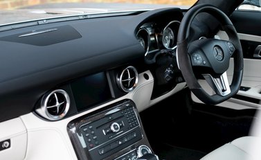 Mercedes-Benz SLS AMG 16
