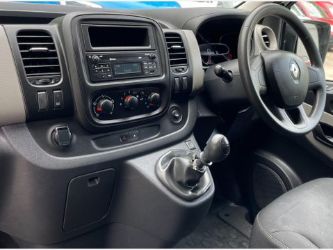 Renault Trafic 1.6 dCi 27 Business SWB Standard Roof Euro 6 5dr 34