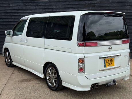Nissan Elgrand AUTECH 1
