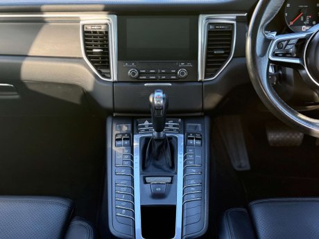 Porsche Macan 2.0 Macan Semi-Auto 4WD 5dr 40