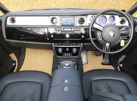 Rolls-Royce Phantom Drophead Coupe 4