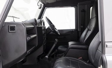 Land Rover Defender 90 Landmark 13