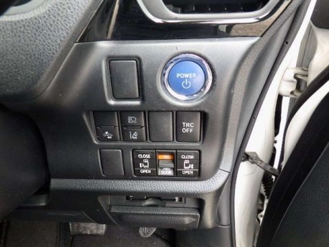 Toyota Esquire Hybrid Hybrid Gi 16