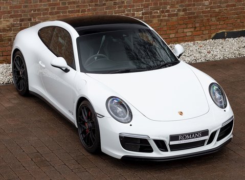 Porsche 911 Carrera GTS (991.2) 8