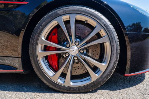 Aston Martin Vantage S V12 Manual 6