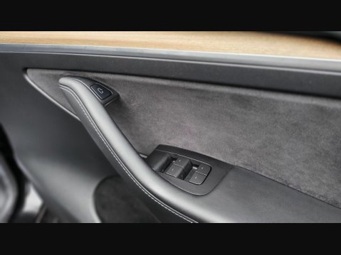 Tesla Model Y LONG RANGE AWD 22